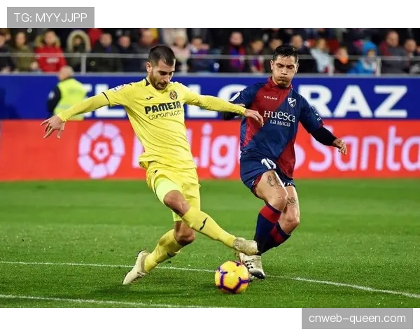 西甲即时战报：比利亚雷亚尔半场2-0领先奥萨苏纳